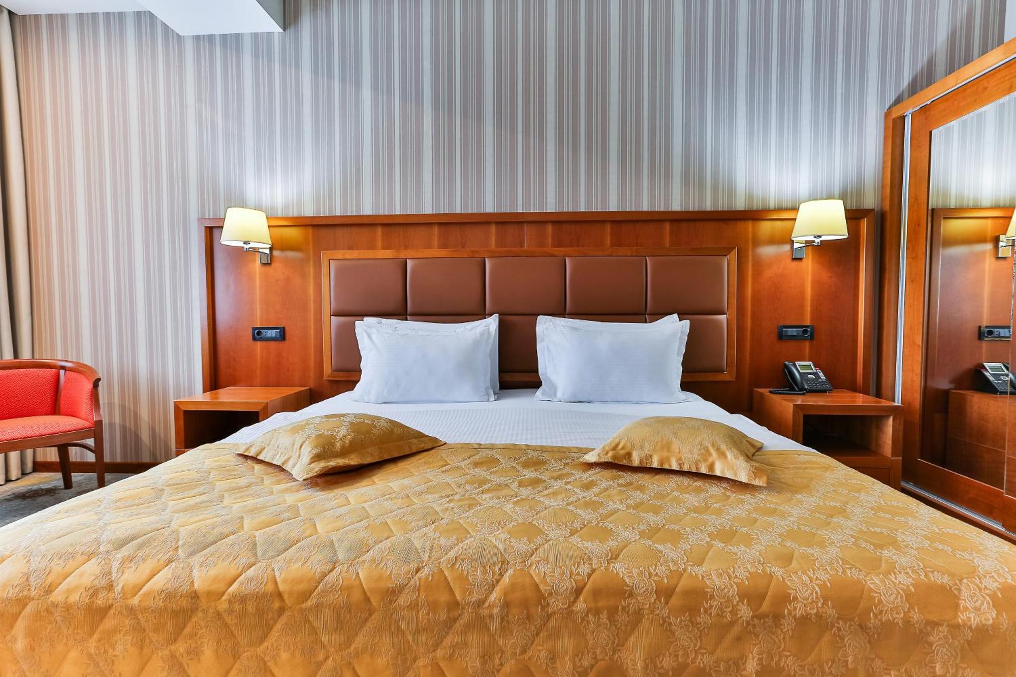 Kings Park Hotel Podgorica Kültér fotó