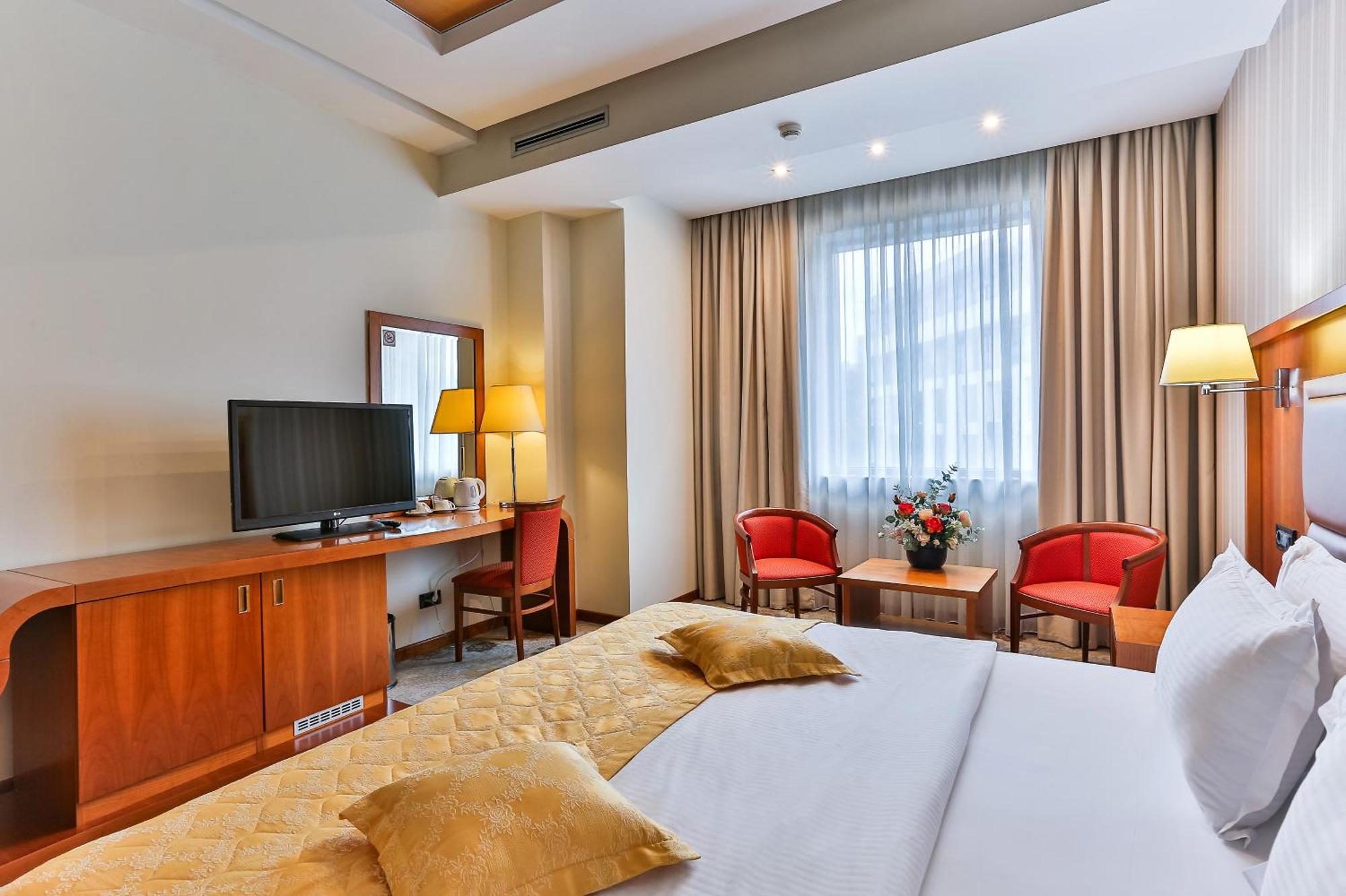 Kings Park Hotel Podgorica Kültér fotó