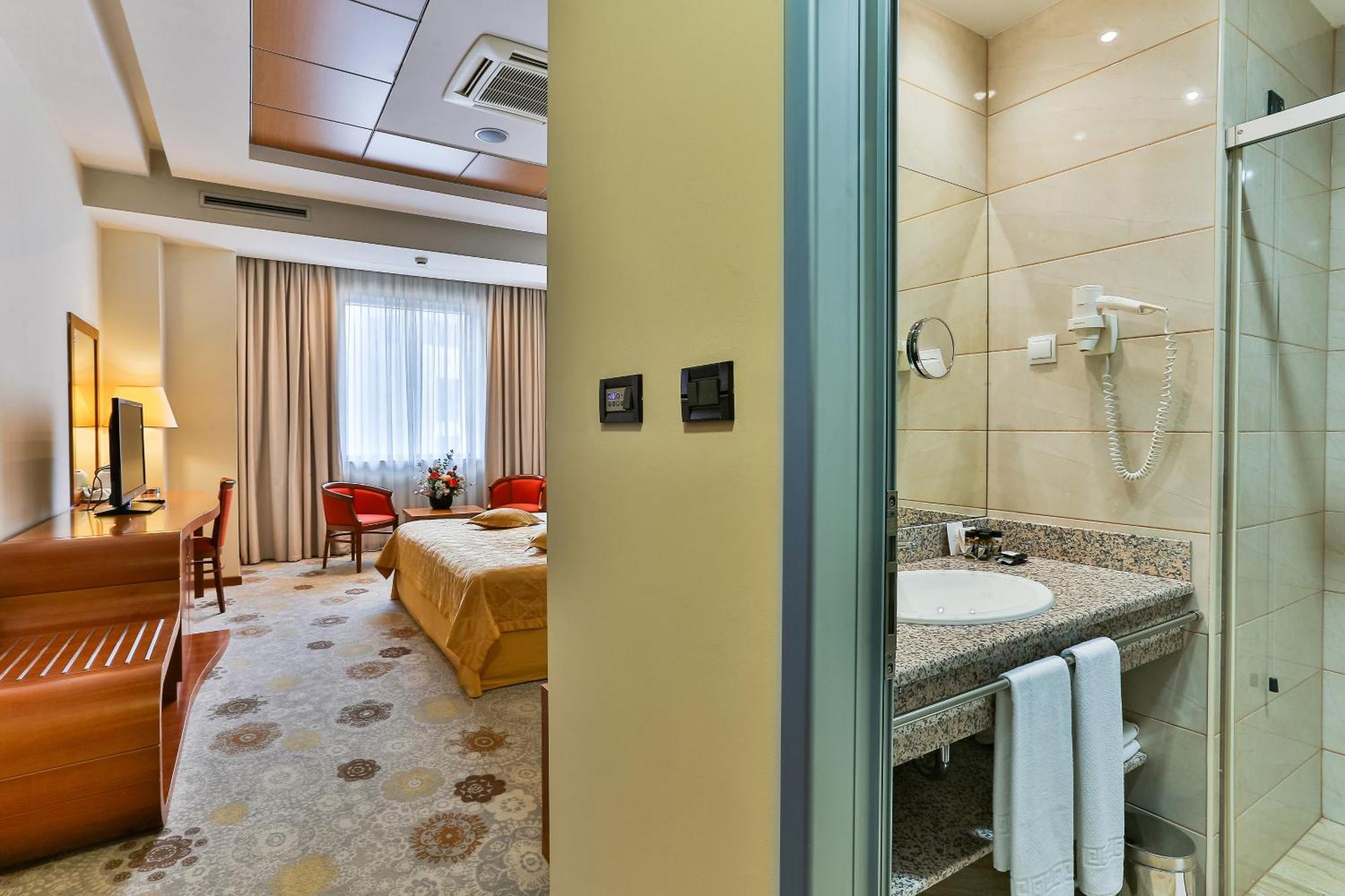 Kings Park Hotel Podgorica Kültér fotó