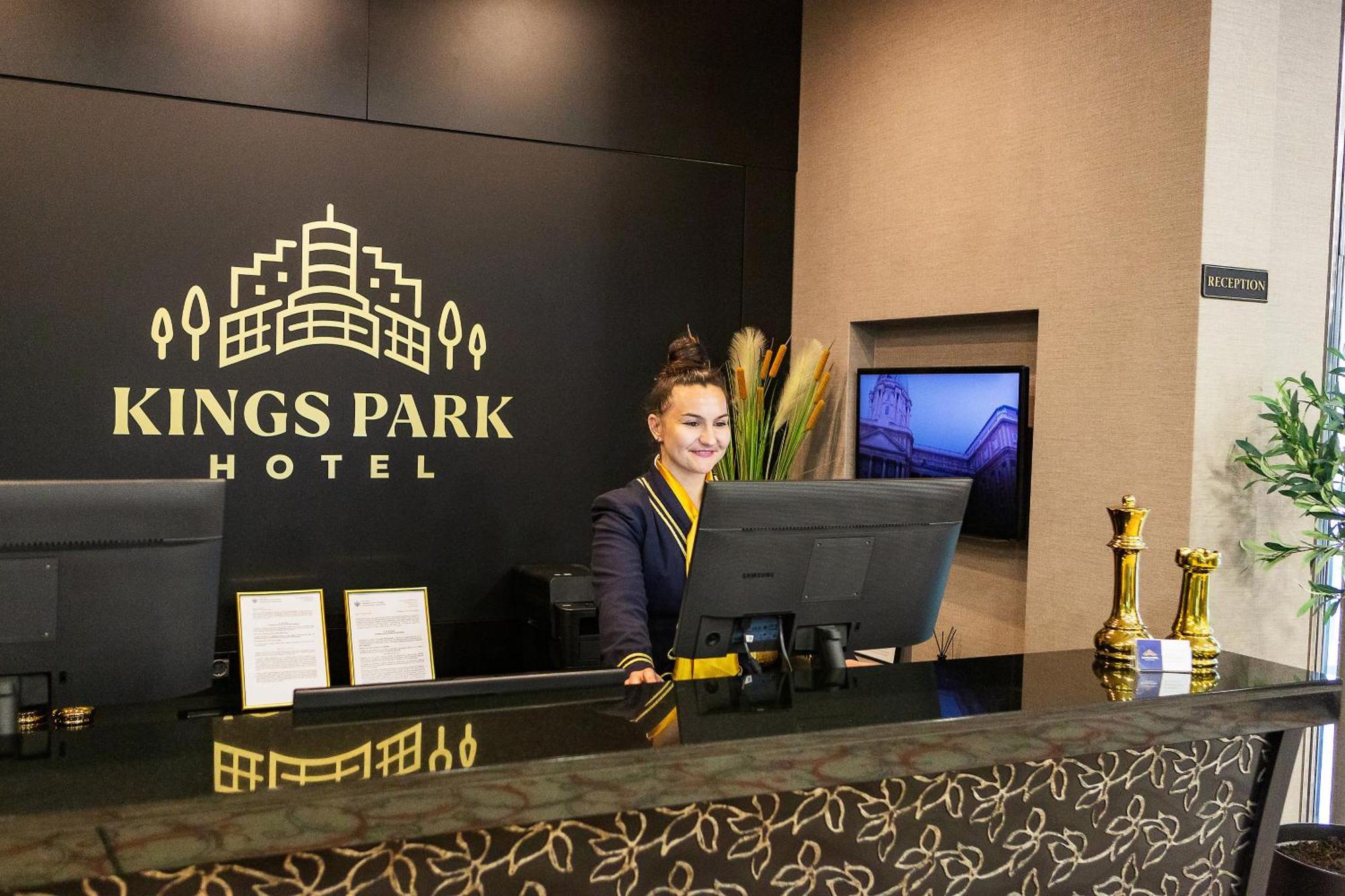 Kings Park Hotel Podgorica Kültér fotó