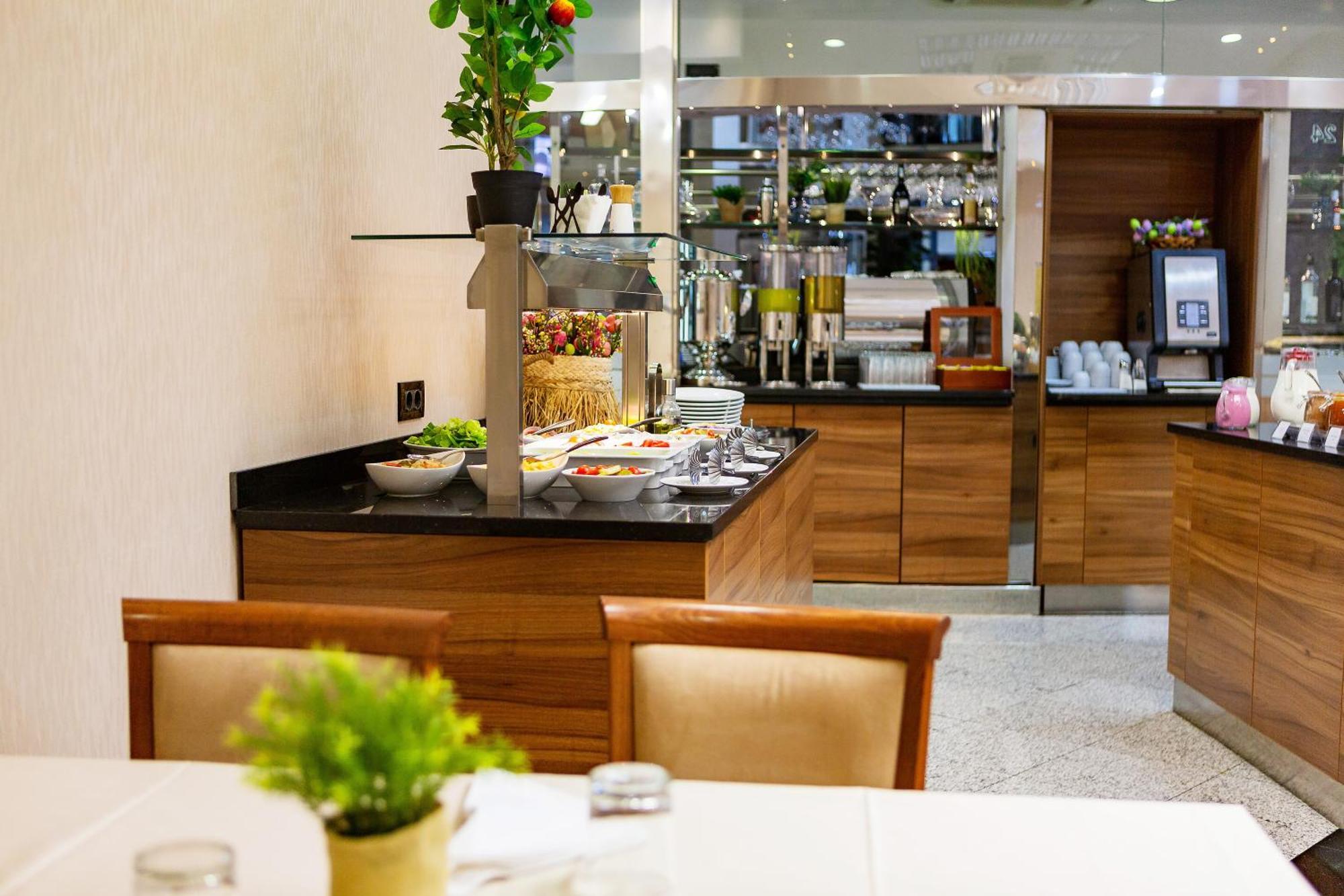 Kings Park Hotel Podgorica Kültér fotó