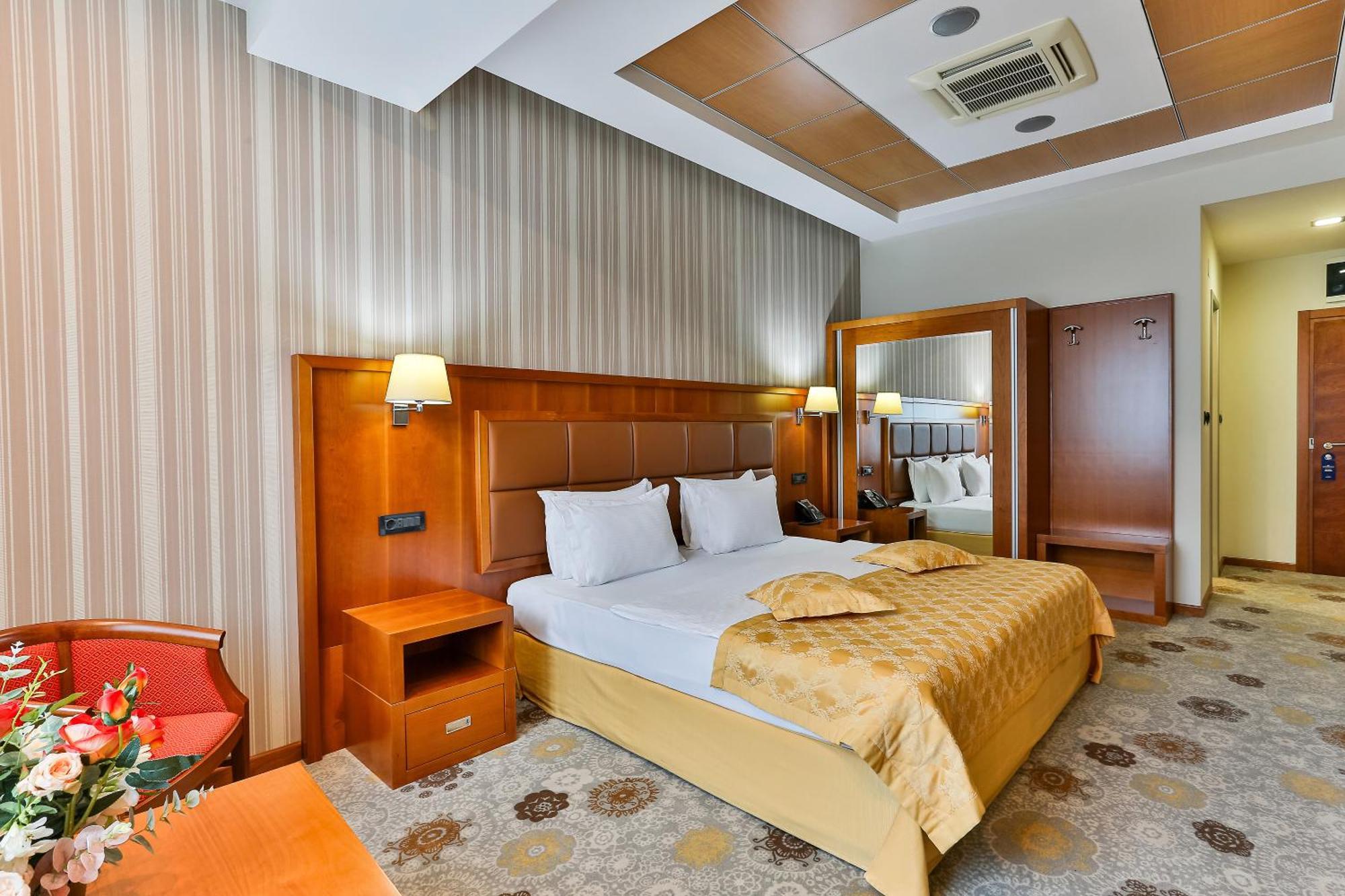 Kings Park Hotel Podgorica Kültér fotó