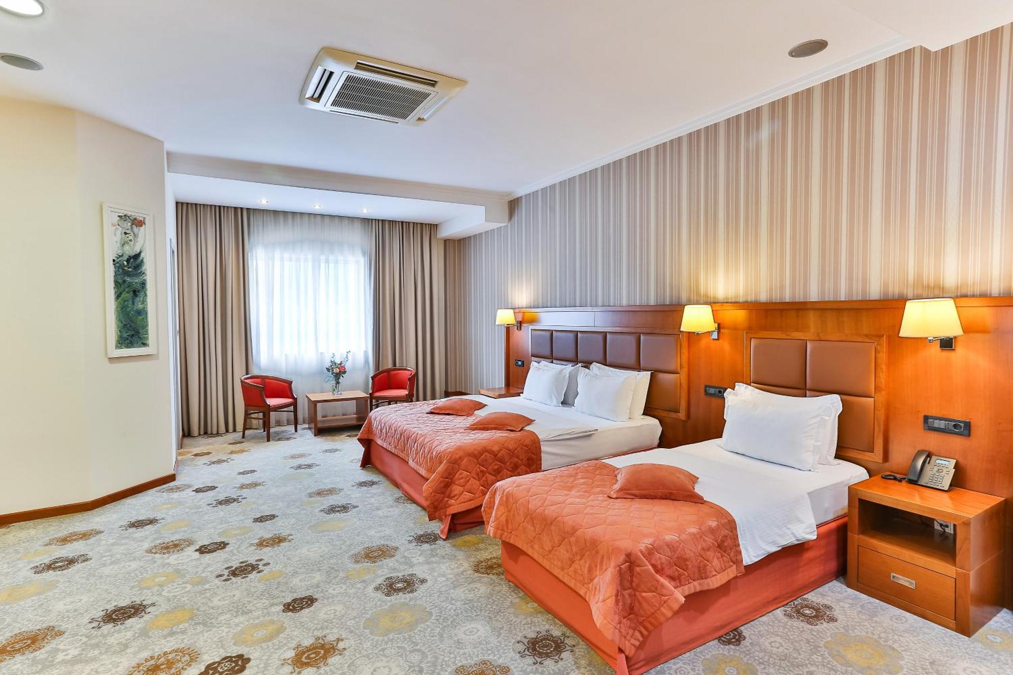 Kings Park Hotel Podgorica Kültér fotó
