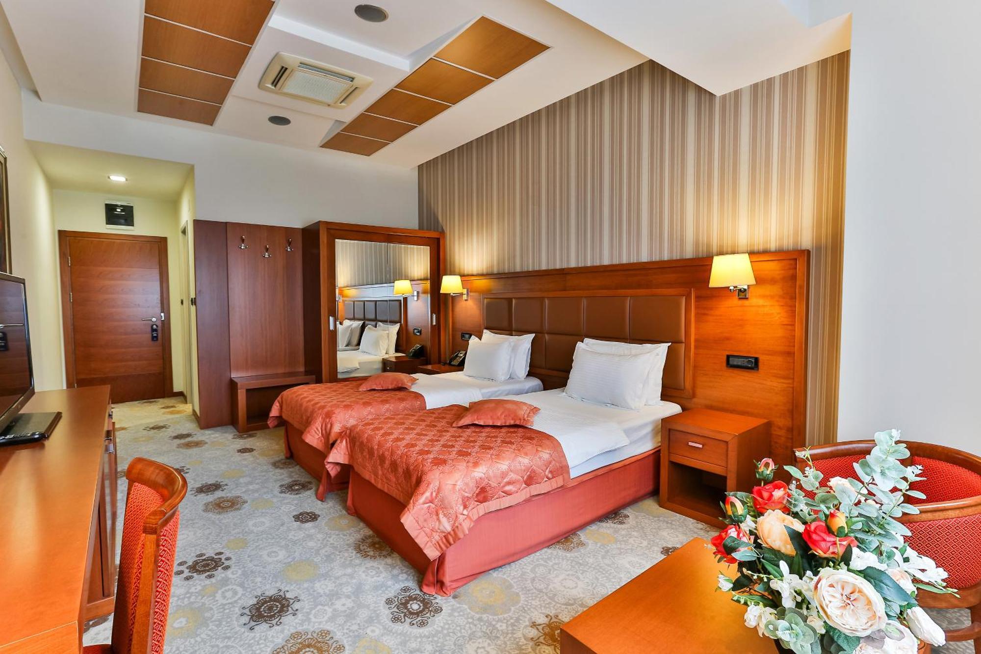 Kings Park Hotel Podgorica Kültér fotó